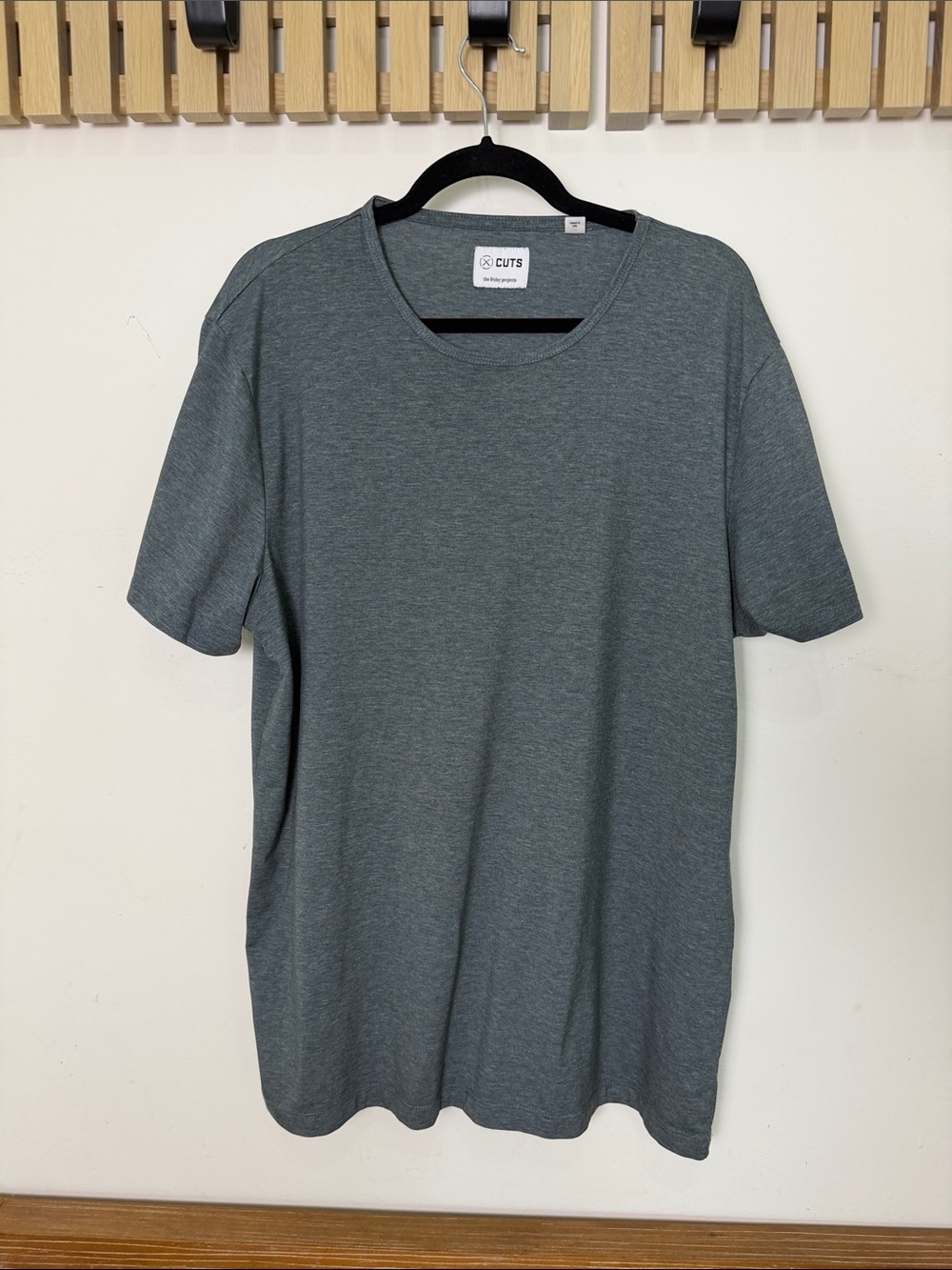 Men’s green CUTS shirt size XXL